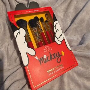 NWT Spectrum x Disney Mickey Mouse 6 piece makeup Brush Set
